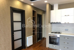 آپارتمان 2-комн 60 m² - نیکو پیروسمانی, Batumi